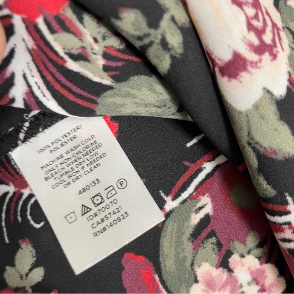 LOFT Ann Taylor- Black & red floral loose fit blouse 3/4 sleeve top size M - Picture 8 of 9